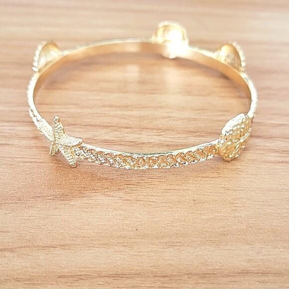 Set of 3 Goldtone Bangle Bracelets Seashells Sand Dollars Two with Cream Enamel - Picture 4 of 8